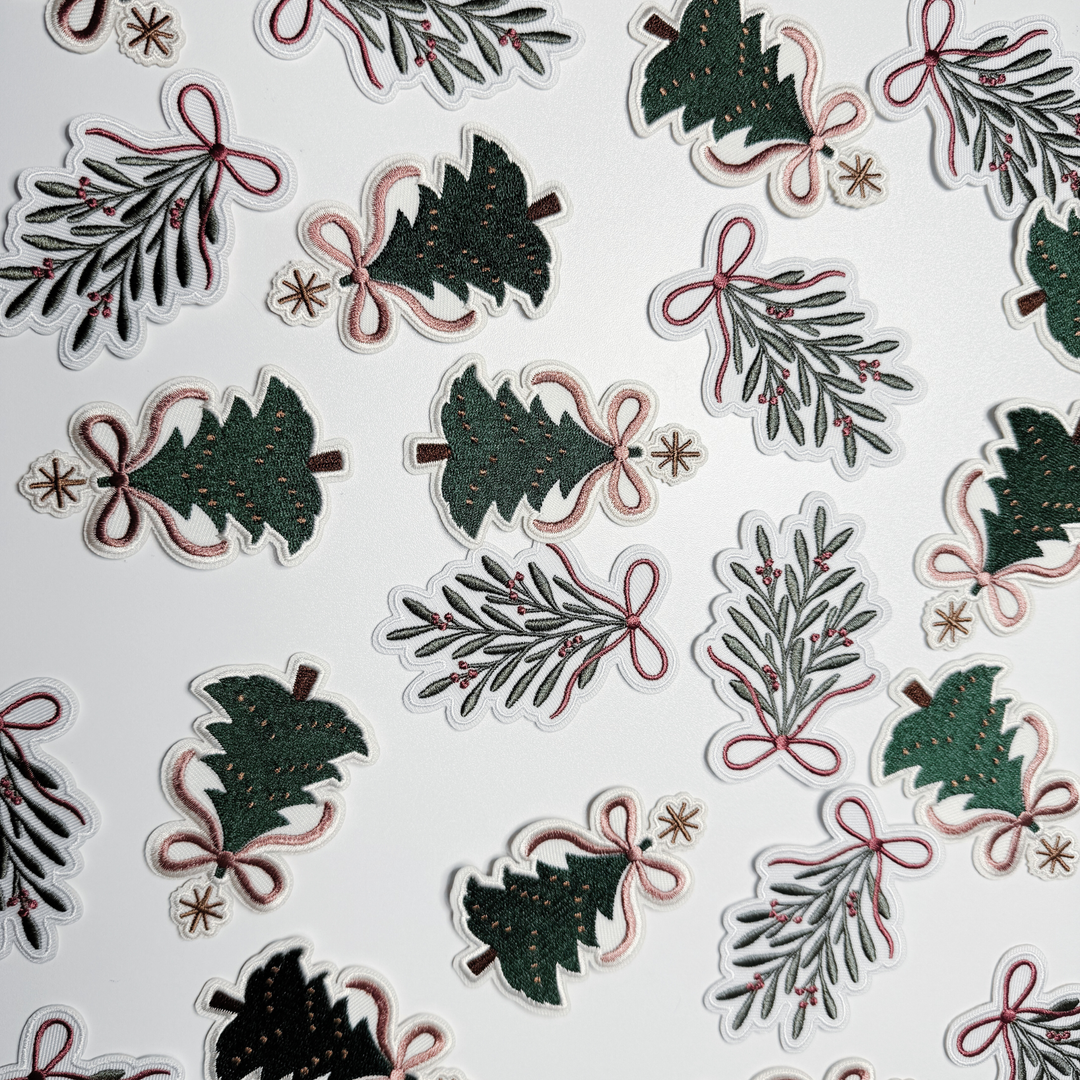 3" Christmas Tree w Bow -  Embroidered Hat Patch