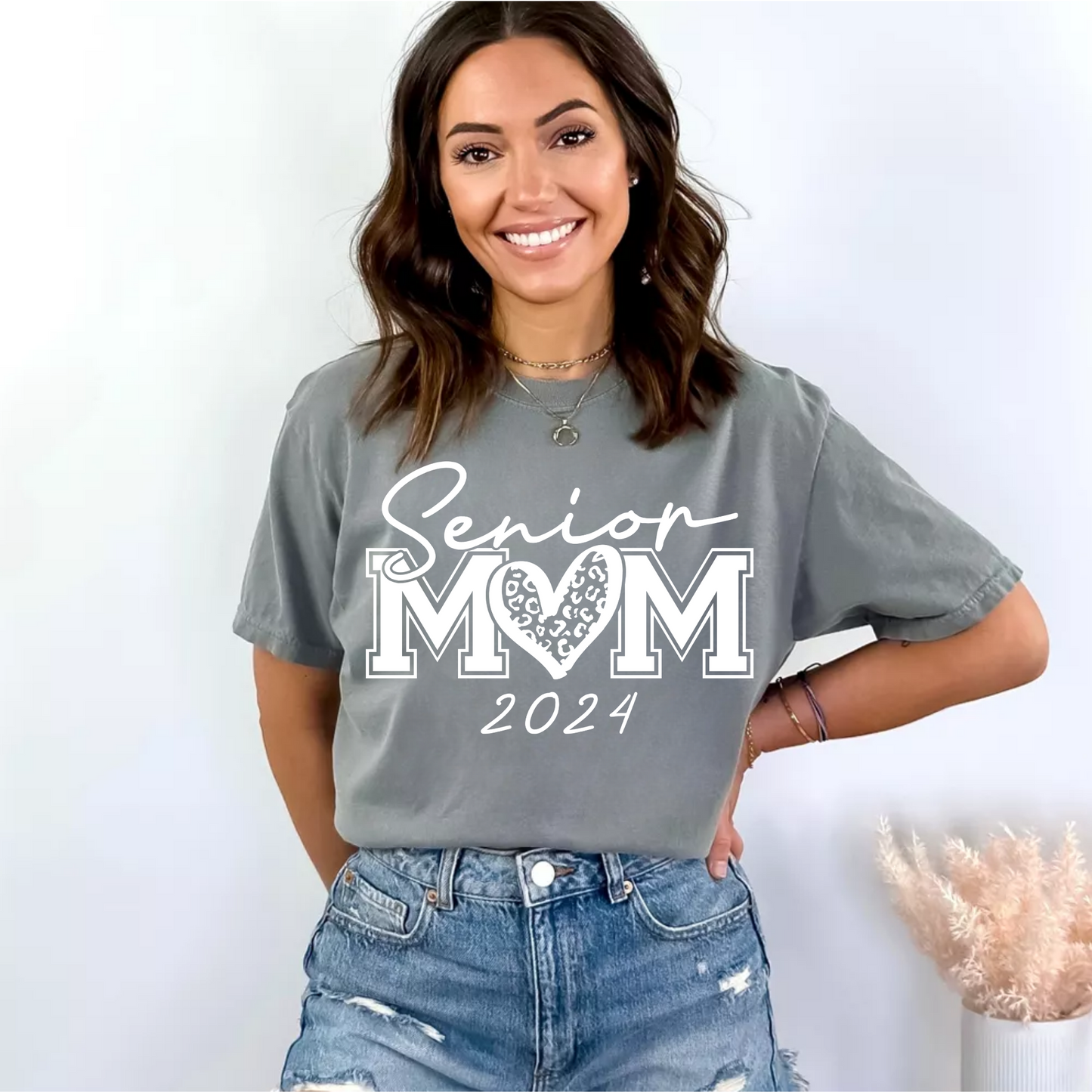 (Shirt not included) Senior Mom - WHITE Screen print Transfer