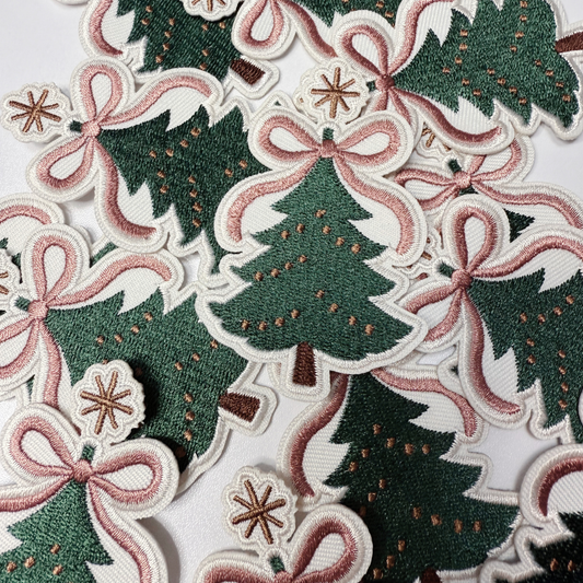 3" Christmas Tree w Bow - Embroidered Hat Patch