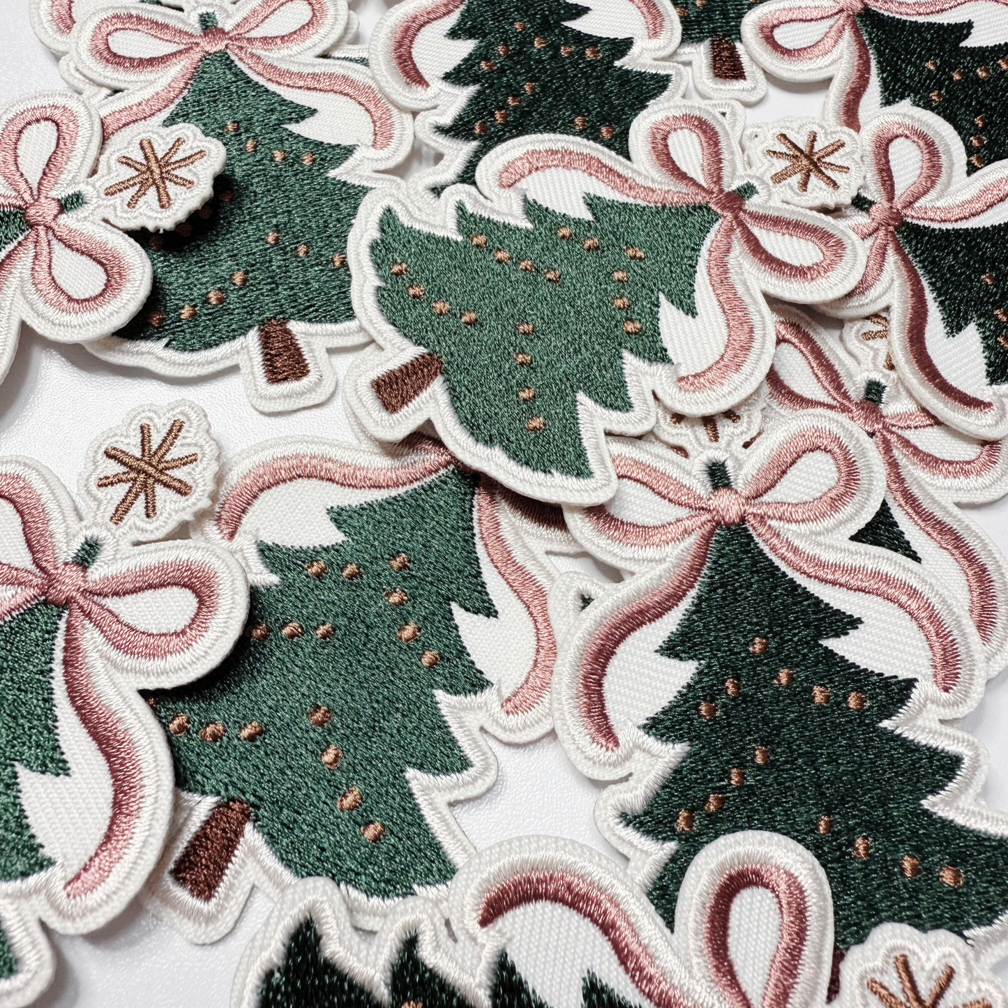 3" Christmas Tree w Bow -  Embroidered Hat Patch