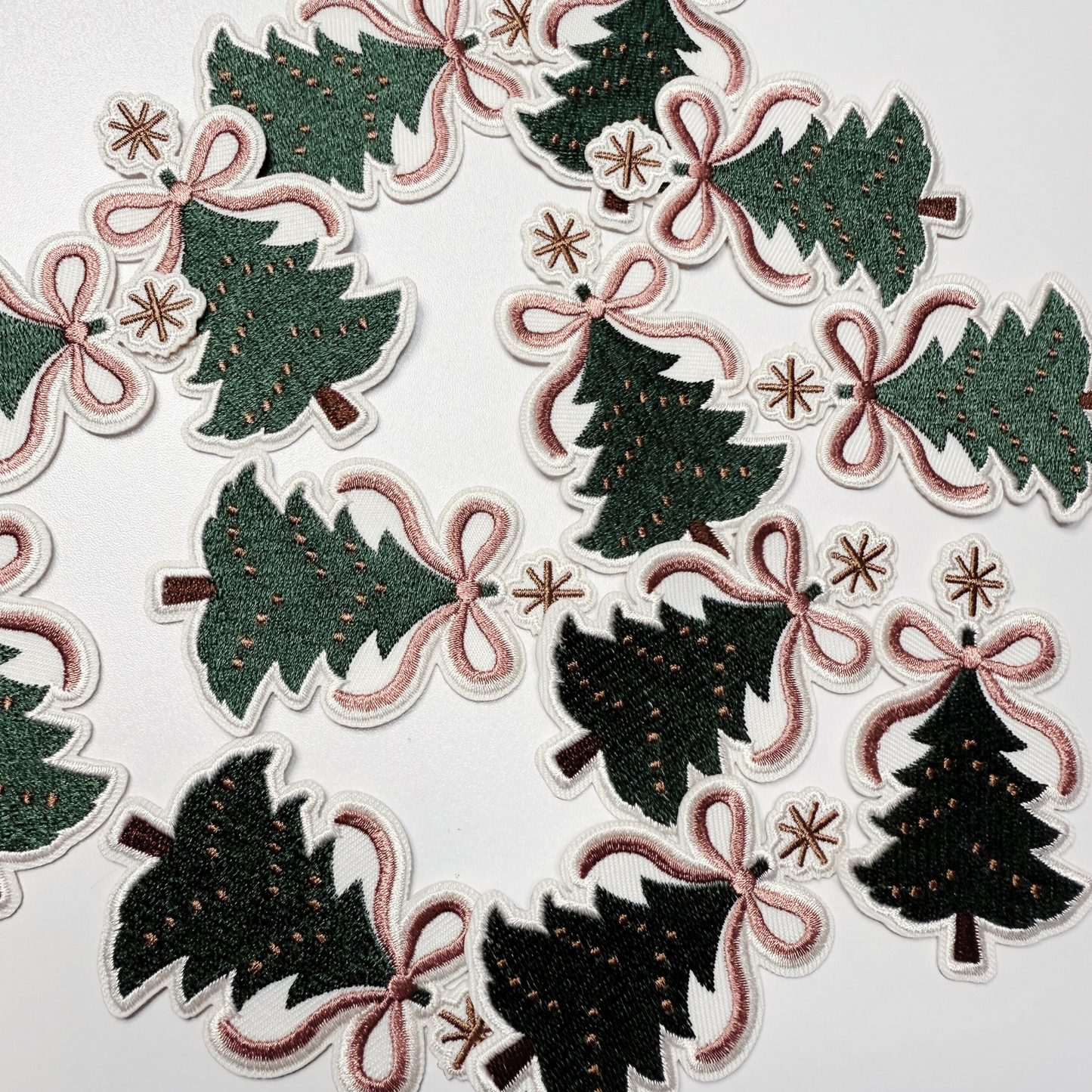 3" Christmas Tree w Bow -  Embroidered Hat Patch